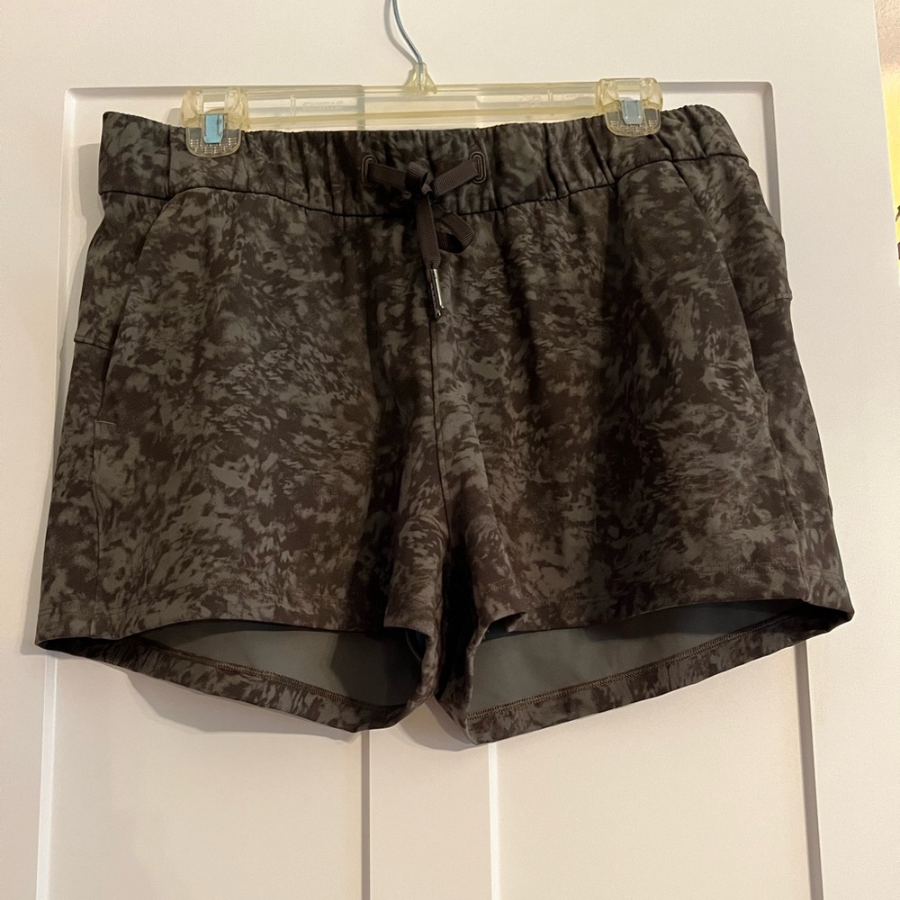 lululemon On the fly short size 10